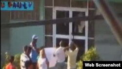 Activistas en reclamos ciudadanos en oficina de Cubahidráulica en Santa Clara