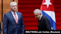 El presidente de México, Andrés Manuel López Obrador y Miguel Díaz-Canel en 2019, en el Palacio Nacional de México. ( REUTERS/Luis Cortes/Archivo)