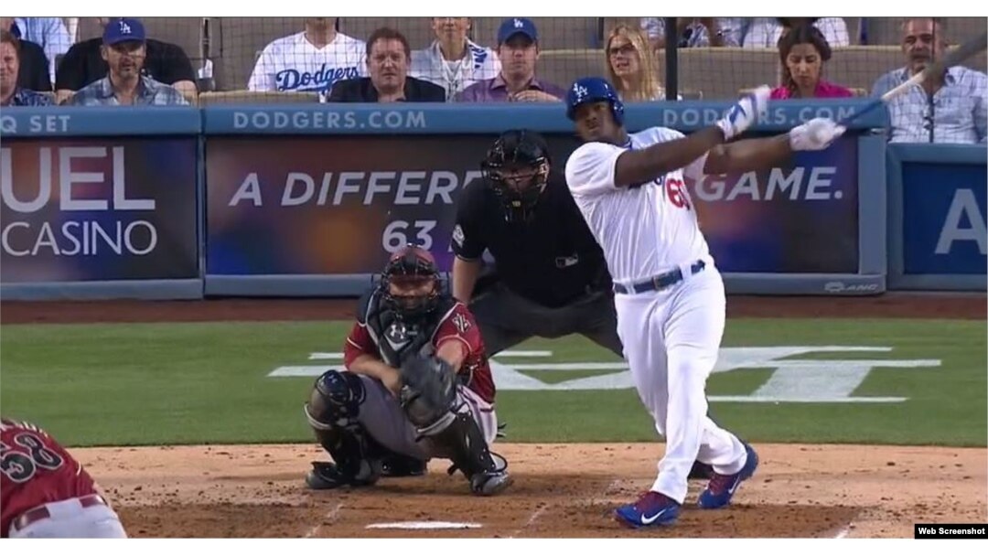 Yasiel Puig en el cajón de bateo.