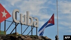 La bandera de Cuba. 