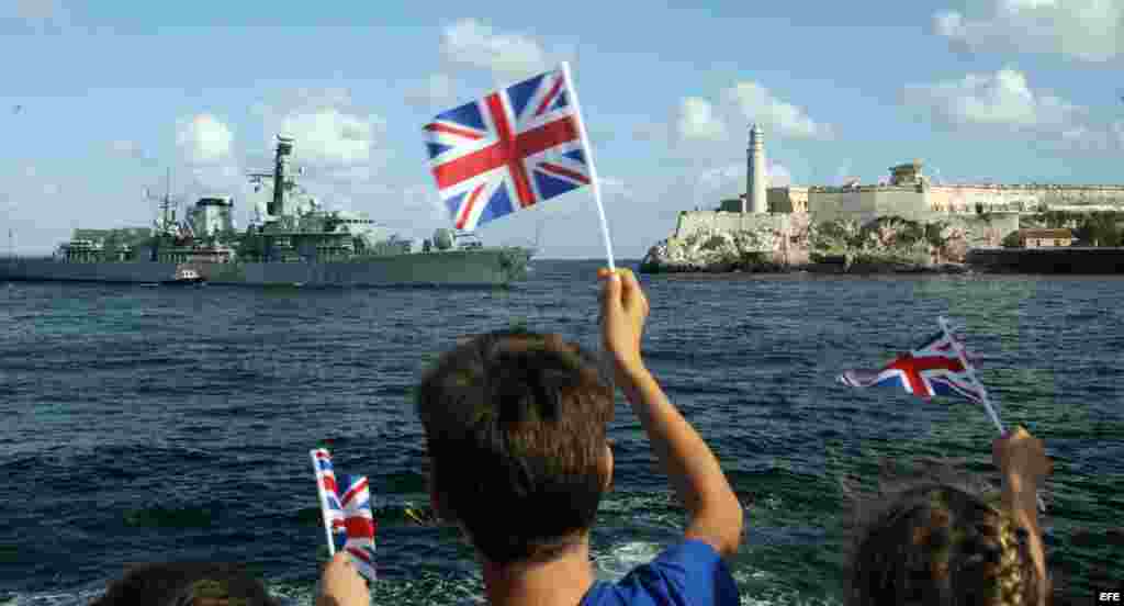 Entrada del buque militar británico a La Habana.
