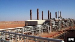 Imagen cedida por la petrolera British Petroleum (BP) el 16 de enero de 2013 que muestra a la central de gas de Amenas, Argelia.