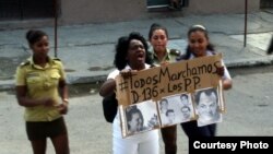 Damas de Blanco durante los arrestos cada domingo /Foto Angel Moya Acosta