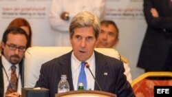 El secretario de Estado de EEUU, John Kerry, habla en Doha, Qatar, hoy 22 de Junio de 2013