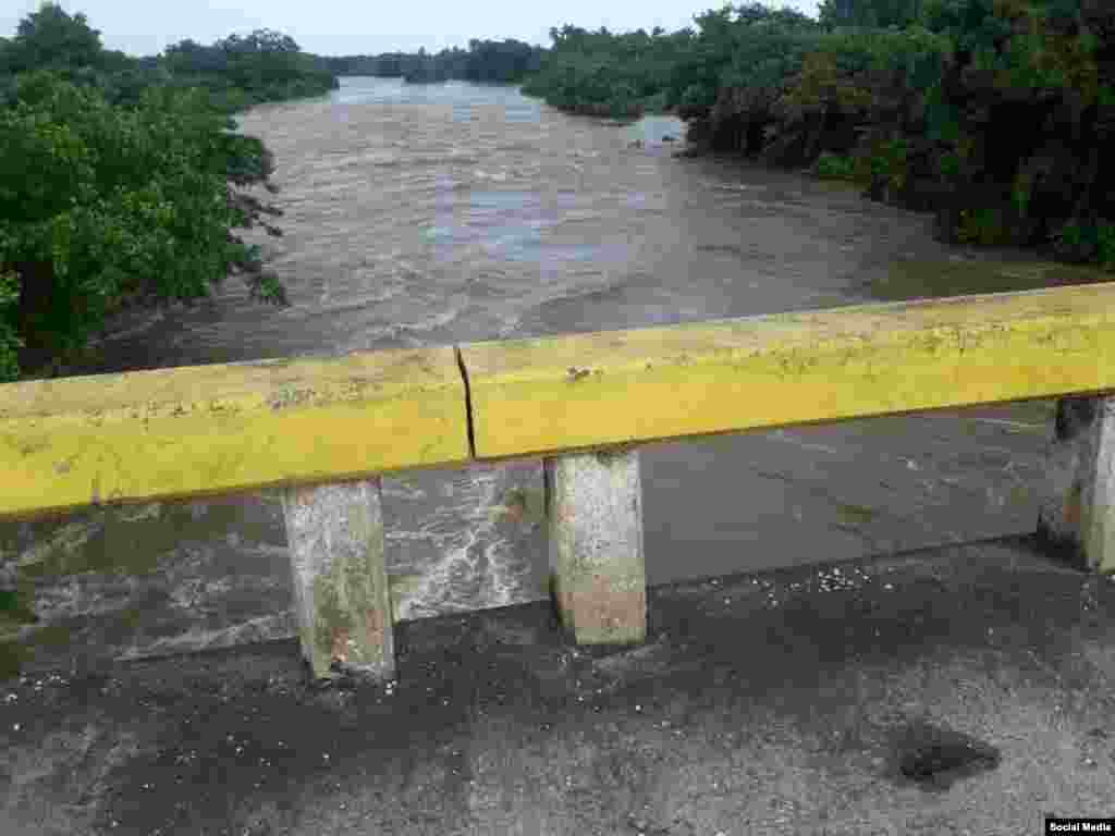 Intensas lluvias en río de Manicaragua tras las lluvias de Eta Tomado deTwitter Diario Vanguardia Villa Clara