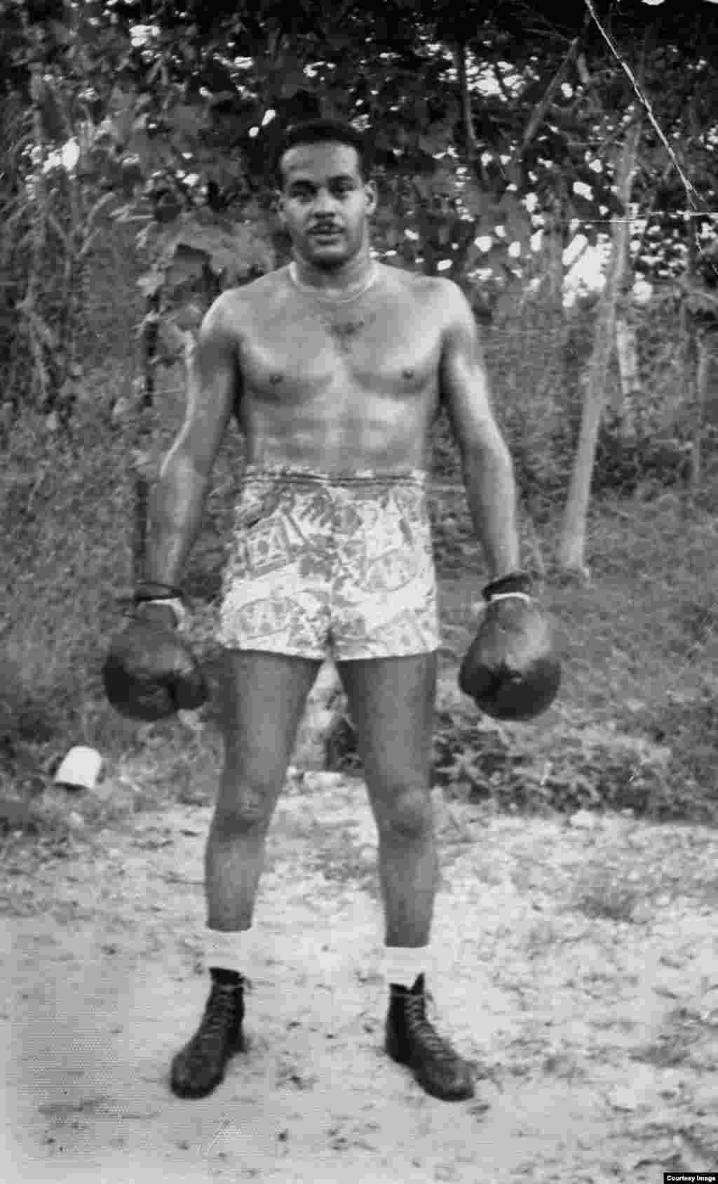 En la Finca Vigía, René en 1949. Hemingway le enseñaba a boxear.