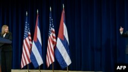 Josefina Vidal negociadora por la parte cubana en una rueda de prensa en febrero de 2015 al concluir una reunión en el Departamento de Estado. 