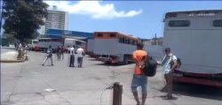 Los camiones operados por cuentapropistas sustituyen a los ómnibus estatales. (Captura de video/UNPACU)