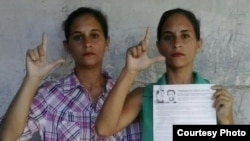 Las gemelas Adairis y Anairis Miranda, sancionadas a un año de cárcel en Holguín luego de la muerte de Fidel Castro. 