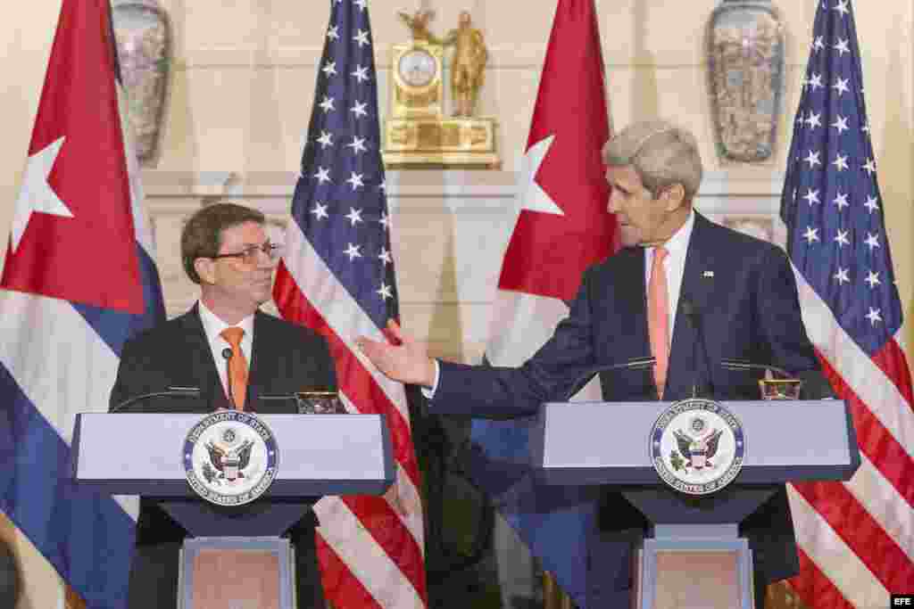 Los jefes de las cancillerías de Cuba y EEUU en conferencia de prensa. 
