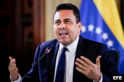 Canciller venezolano acusa a medios internacionales de mentir sobre consulta