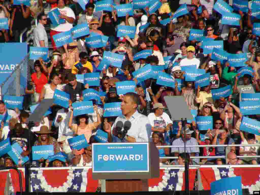 El presidente estadounidense Barack Obama habla ante seguidores.
