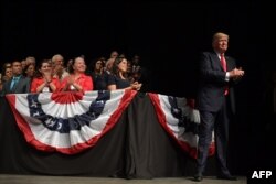Trump en el acto celebrado en Teatro Manuel Artime de Miami el 16 de junio de 2017 donde anunció la nueva política de EE.UU. hacia Cuba.
