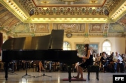 La pianista china Wenqiao Jiang, de sólo 15 años, interpretó las 40 danzas de Cervantes.