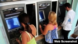 Cajeros automáticos en Cuba / Foto de Cubadebate
