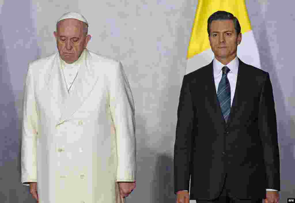 El papa Francisco junto al presidente de México, Enrique Peña Nieto. 