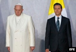 El papa Francisco junto al presidente de México, Enrique Peña Nieto.