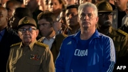 Miguel Díaz-Canel junto al general Raúl Castro. YAMIL LAGE / AFP