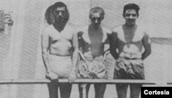 Leonov (centro) y Castro (derecha) en el buque transatlántico.