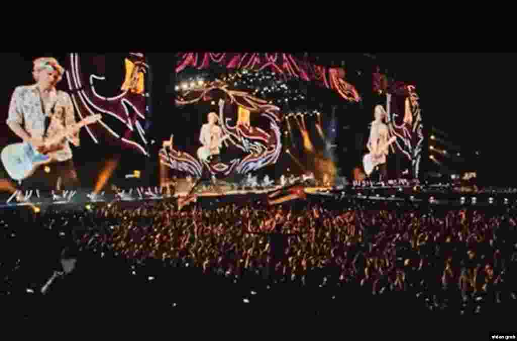 Una vista del escenario del concierto de los Rolling Stones en la Ciudad Deportiva de La Habana.