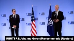 Antony Blinken y el secretario general de la OTAN, Jens Stoltenberg, en abril del 2021. (Reuters / Johanna Geron).