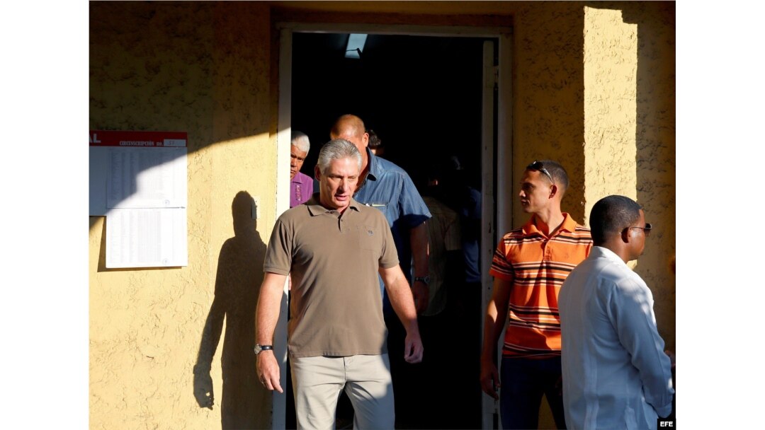 Díaz-Canel apuesta por la "continuidad" ante relevo de poder en Cuba.