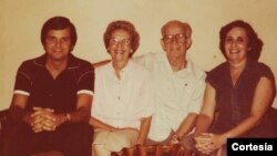 Mariano Esteva Lora, su esposa Mercedes, su hija María Teresa y su nieto Orlando en 1980