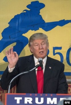 El entonces candidato presidencial republicano Donald J. Trump, durante su visita a la sede de la Brigada 2506, el 25 de octubre de 2016.