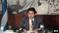Archivo - Embajador cubano Alejandro Galiano 