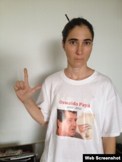 Yoani Sánchez ‏@yoanisanchez 1 #Cuba Pequeno homenaje personal a @OswaldoPaya http://twitpic.com/aaungs