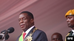 Mnangagwa, pronuncia un discurso durante su ceremonia de juramento oficial en Harare.