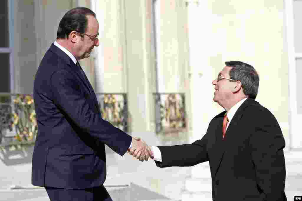 El presidente francés, François Hollande, recibió hoy al canciller cubano, Bruno Rodríguez, quien realiza una visita oficial a este país.