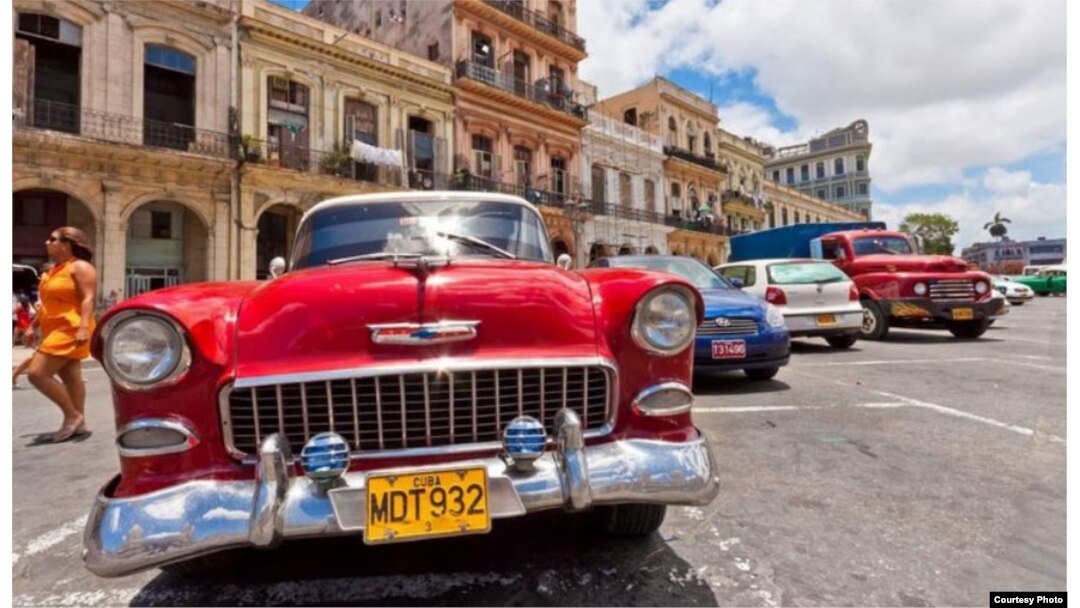 "Almendrones": El museo rodante de autos americanos de los '50 en Cuba es uno de sus atractivos turísticos.