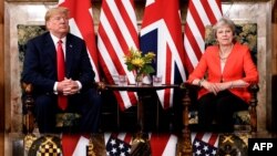El presidente de EEUU Donald Trump junto a Theresa May.