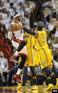 LeBron James contra los Pacers...