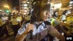 Policias y manifestantes se enfrentan en Hong Kong