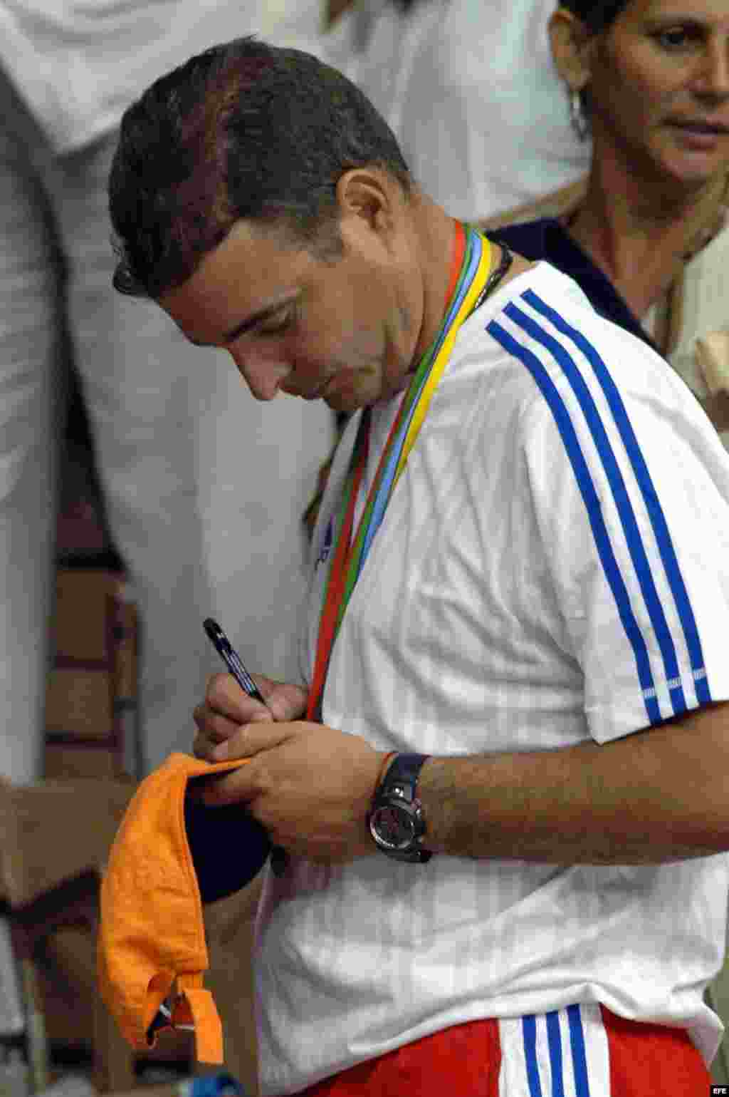 Antonio Castro (hijo de Fidel Castro) con frecuencia lleva la ropa de Adidas.