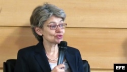 La directora general de la Organización de las Naciones Unidas para la Educación, la Ciencia y la Cultura (UNESCO), Irina Bokova, pronuncia unas palabras durante la entrega de los galardones L'Oréal-Unesco 2013.