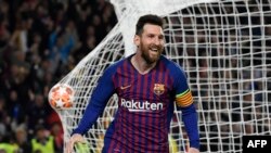 El delantero argentino de Barcelona, Lionel Messi, celebra después de marcar un gol durante la semifinal de la UEFA Champions League, partido de fútbol de ida entre Barcelona y Liverpool en el Camp Nou Stadium de Barcelona el 1 de mayo de 2019.