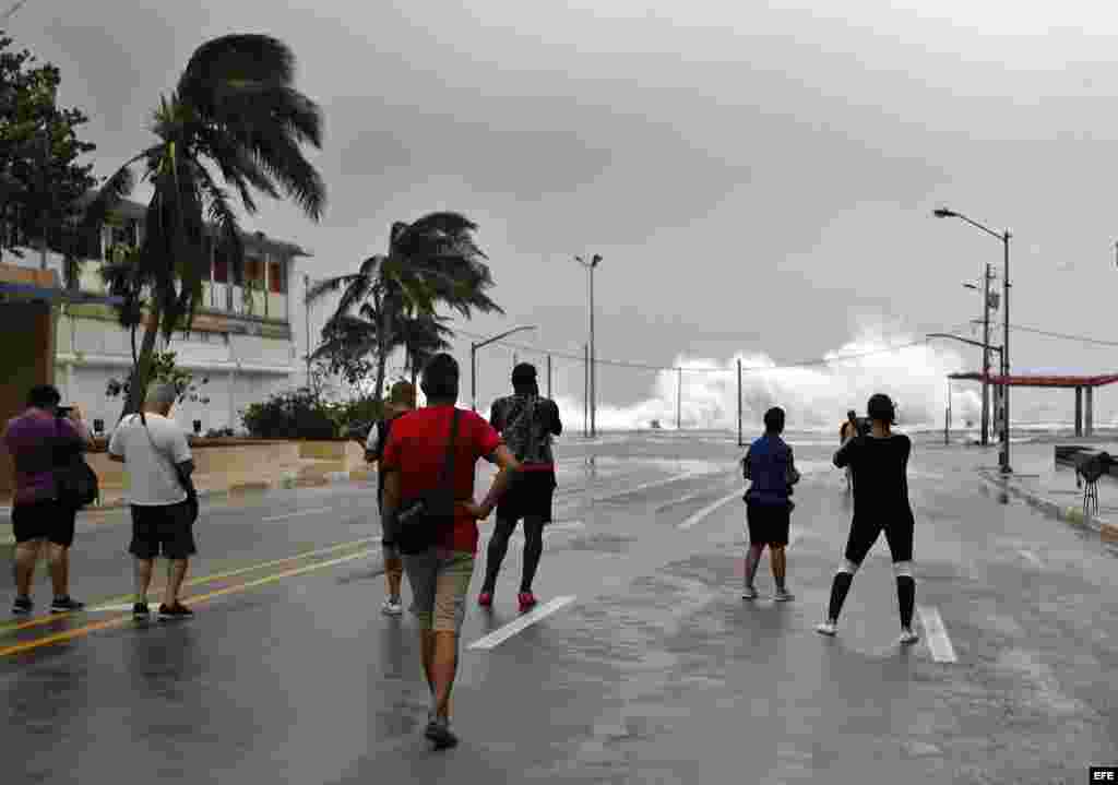 Irma se aleja de Cuba pero deja inundaciones severas en La Habana y Varadero