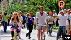Shakira y Vives en Barranquilla durante el rodaje de "La Bicicleta".