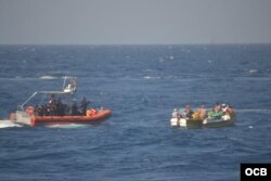 Balseros cubanos rescatados el 24 de febrero en el estrecho de Florida. En la embarcación viajaban 10 personas y fueron repatriados a la Bahía de Cabañas, en La Habana el 1 de marzo.