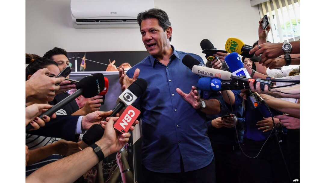 El candidato presidencial por el PT, Fernando Haddad, en una conferencia de prensa en el Instituto Lula, en Sao Paulo.