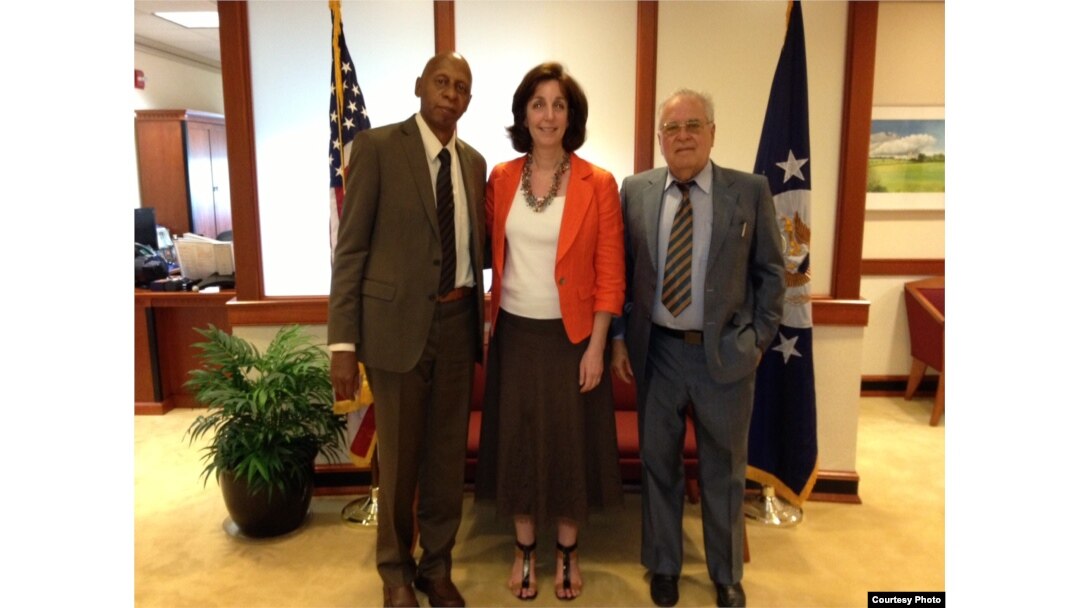 Roberta S. Jacobson recibe a Guillermo Farinas y Elizardo Sánchez en el Departamento de Estado