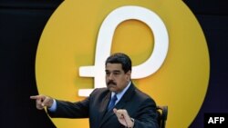 Maduro en el lanzamiento de la criptomoneda Petro.