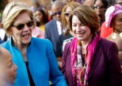 Las senadoras y precandidatas demócratas Elizabeth Warren (izq.) y Amy Klobuchar (Foto: Joshua Lott/AFP).