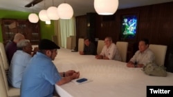 Líderes de las FARC y el ELN dialogan en Cuba en busca de un acuerdo de Paz.