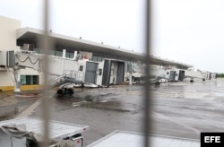 Los vuelos al aeropuerto de la ciudad de Puerto Vallarta fueron suspendidos por la llegada del huracán. EFE
