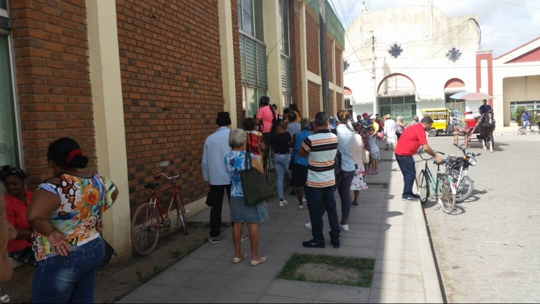 Banco Popular de Ahorro de La Borla, en Camagüey. (Foto de Ricardo Izaguirre)