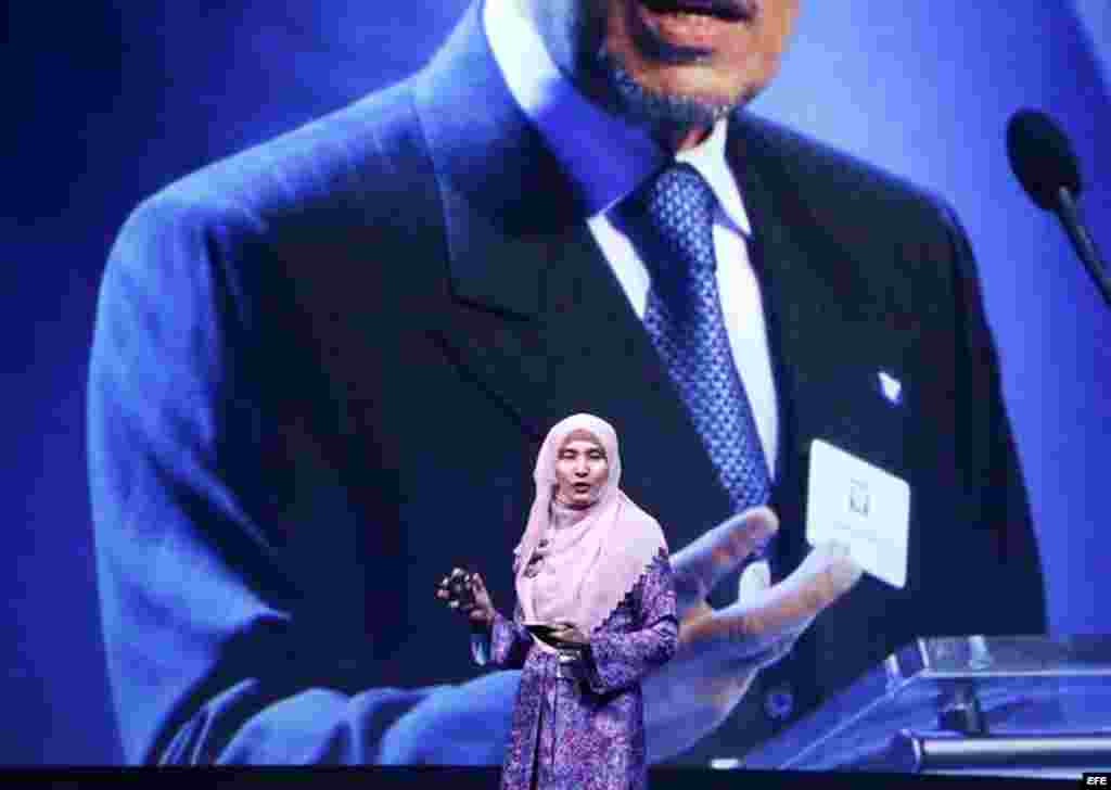 La política Nurul Izzah Anwar, hija del líder opositor malasio Anwar Ibrahim, interviene en un foro sobre la libertad en Oslo, Noruega.